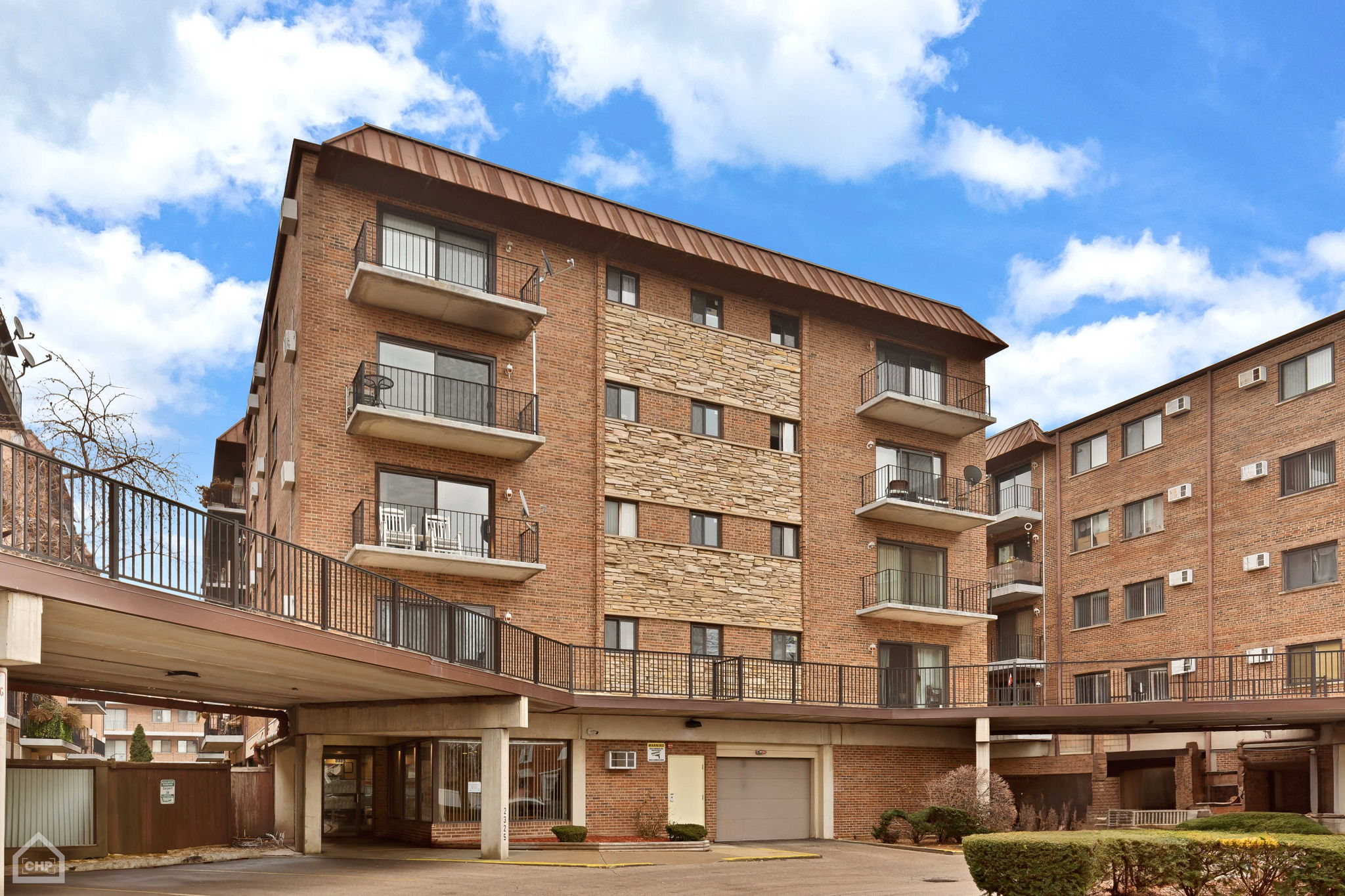 2325 N Neva Ave 409_002