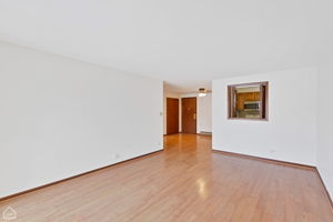 2325 N Neva Ave 409_003