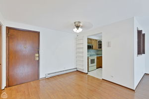 2325 N Neva Ave 409_005