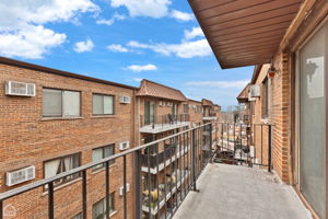 2325 N Neva Ave 409_010