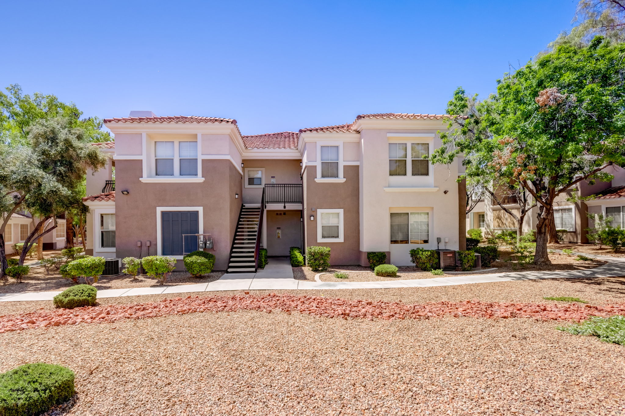 Windmill Pkwy 424-002