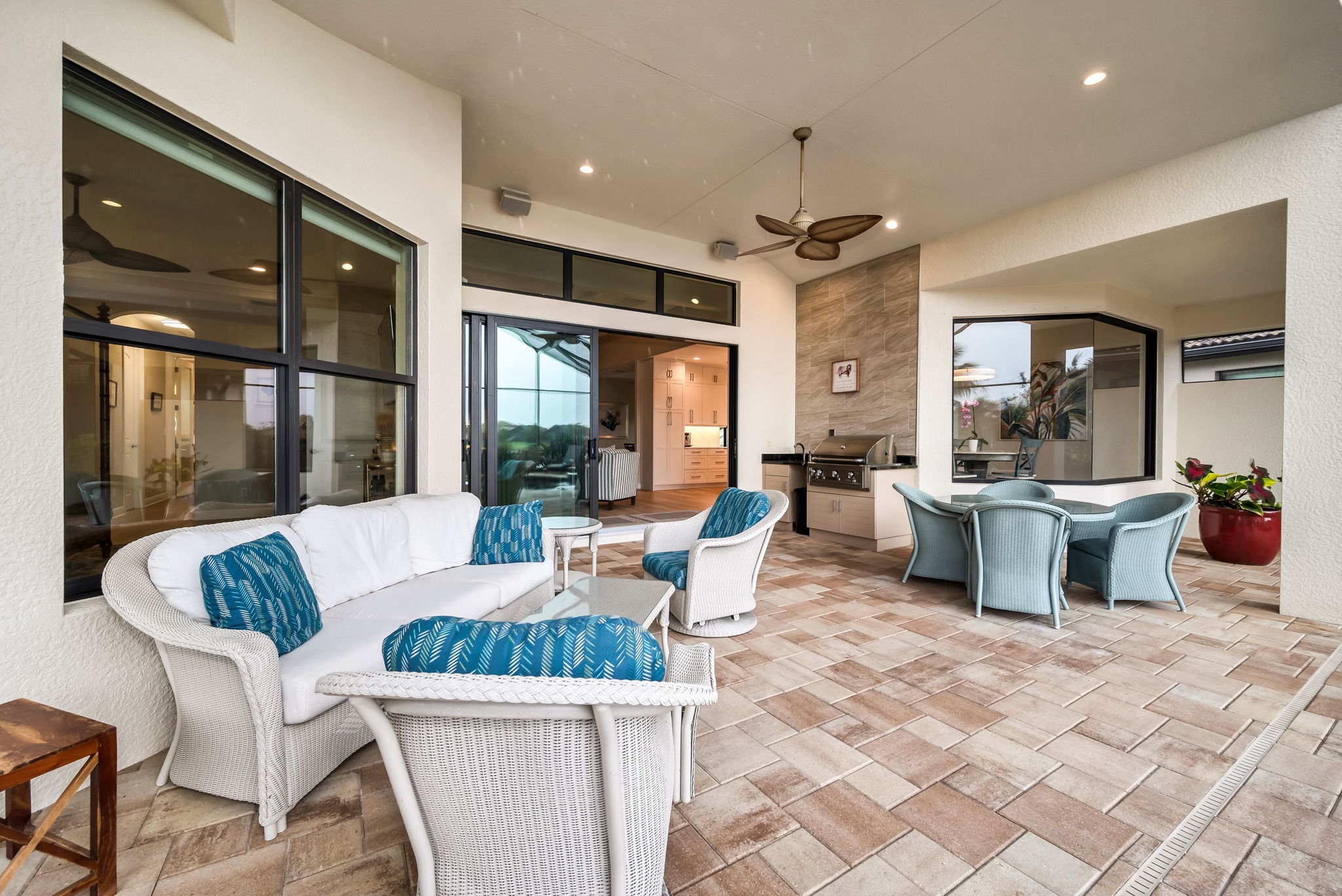 Lanai Overview