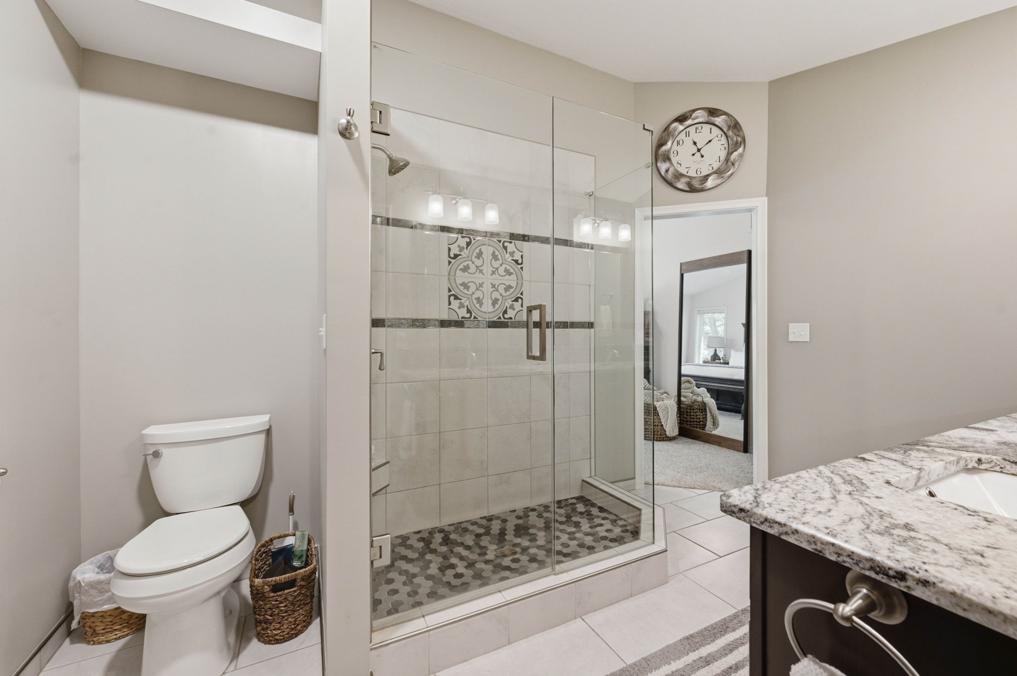  Photo 24