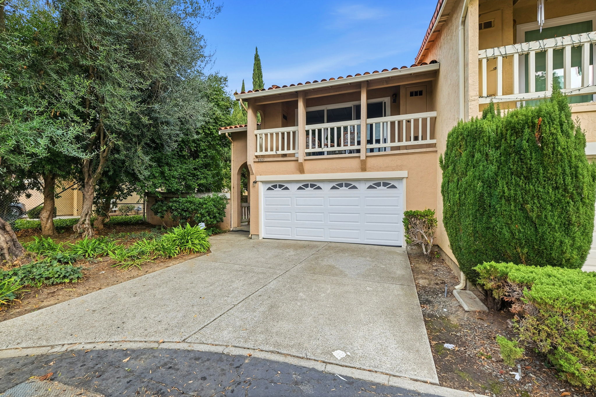 002_F8_2327 Royal Ann Dr