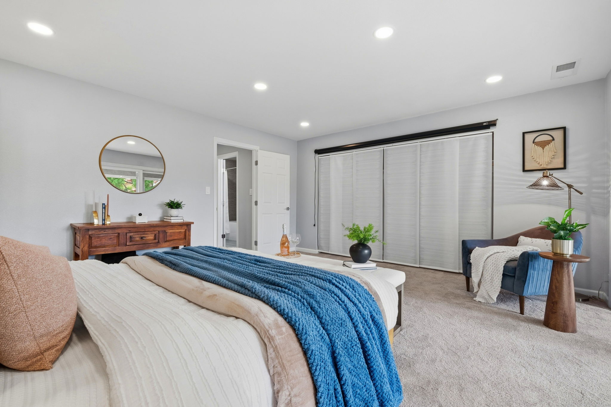 016_F8_2327 Royal Ann Dr