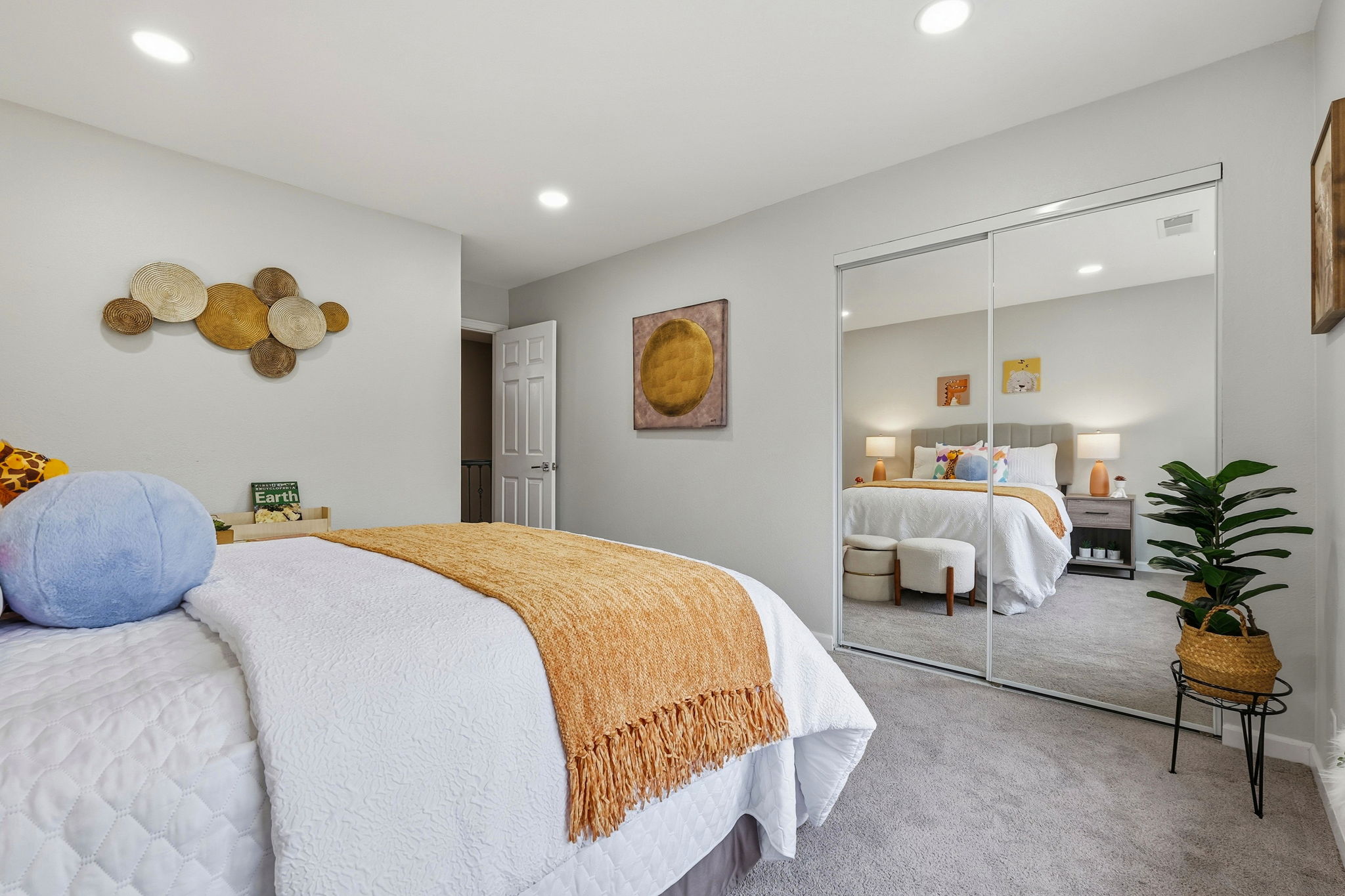 019_F8_2327 Royal Ann Dr