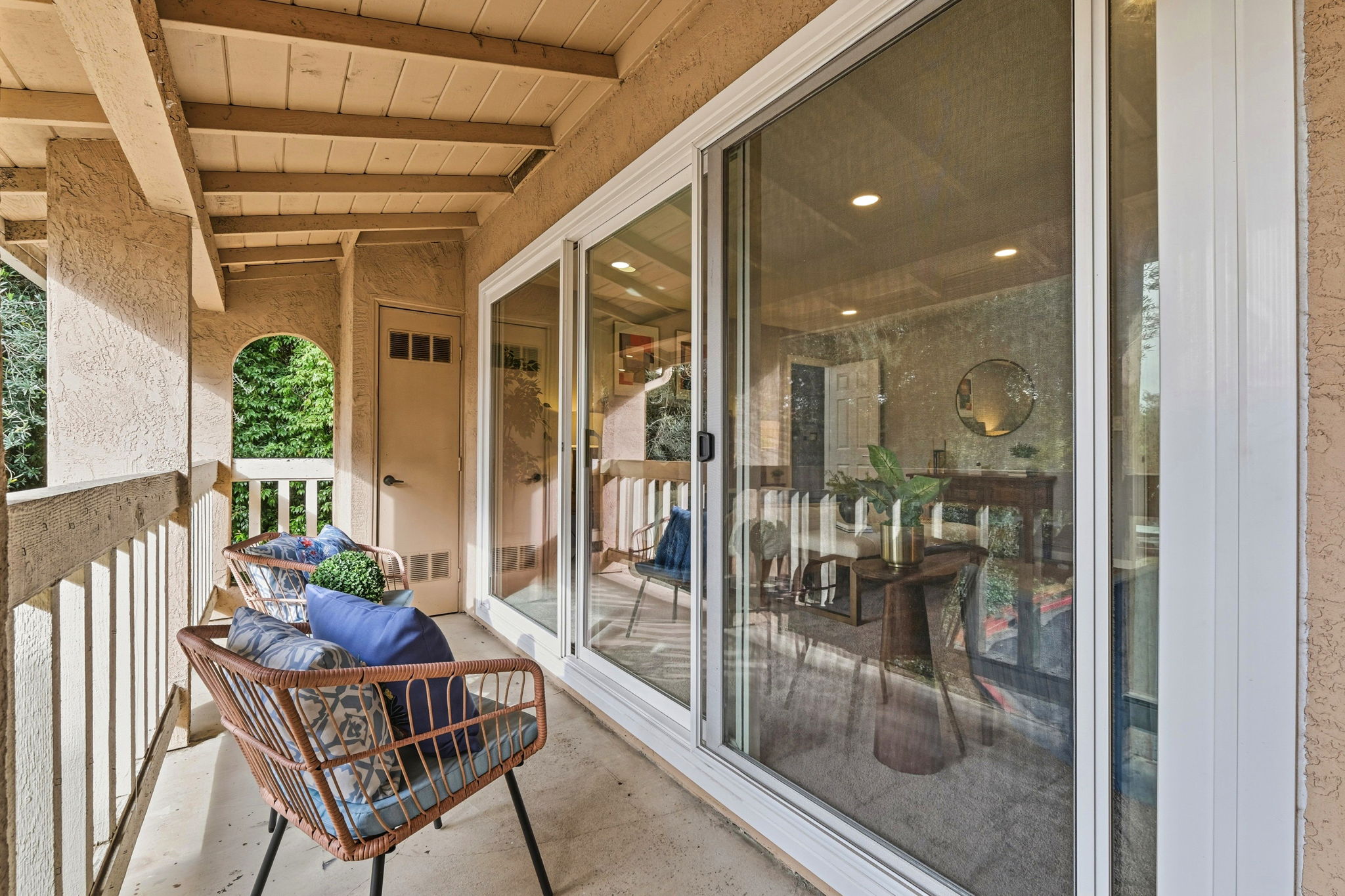 028_F8_2327 Royal Ann Dr