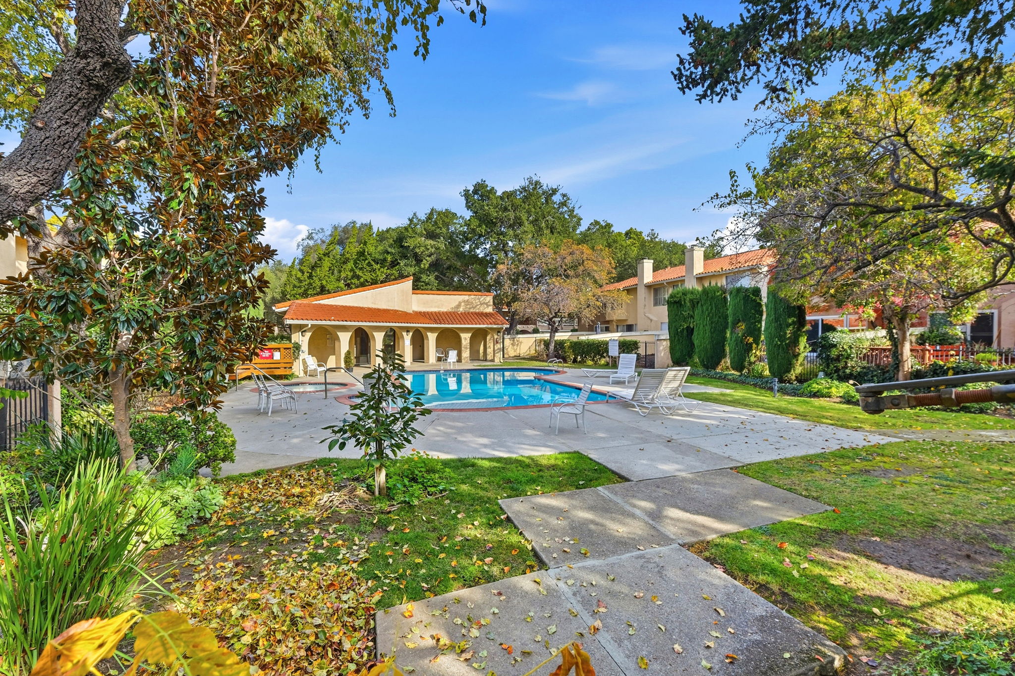 036_F8_2327 Royal Ann Dr