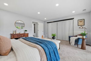 016_F8_2327 Royal Ann Dr