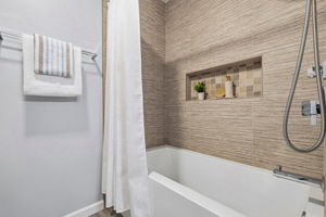 024_F8_2327 Royal Ann Dr