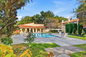 037_F8_2327 Royal Ann Dr