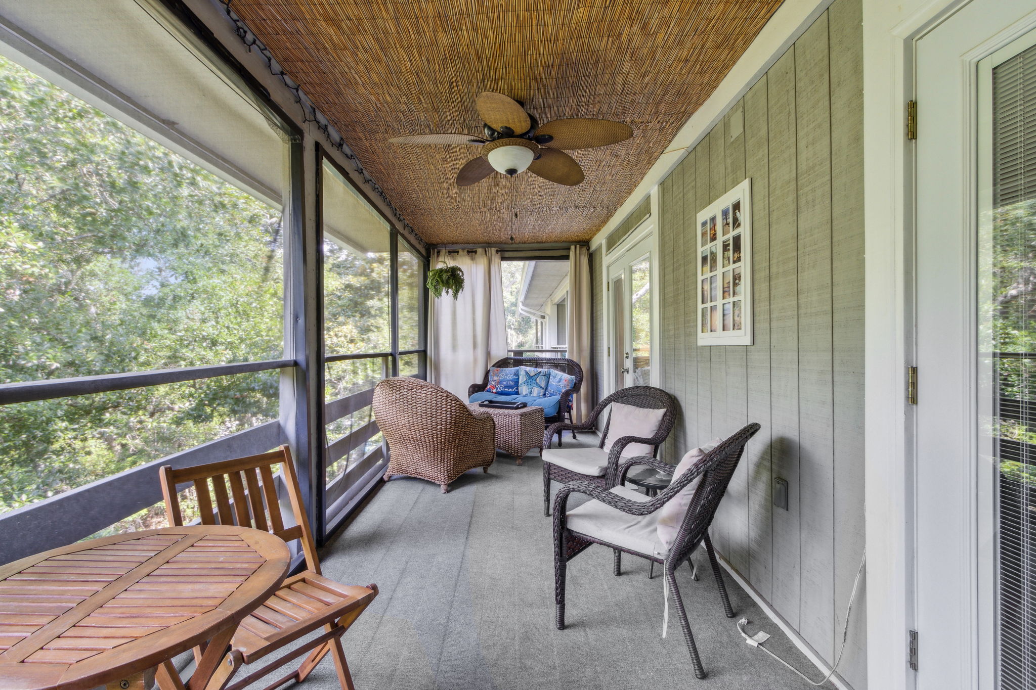 Screened-in Porch