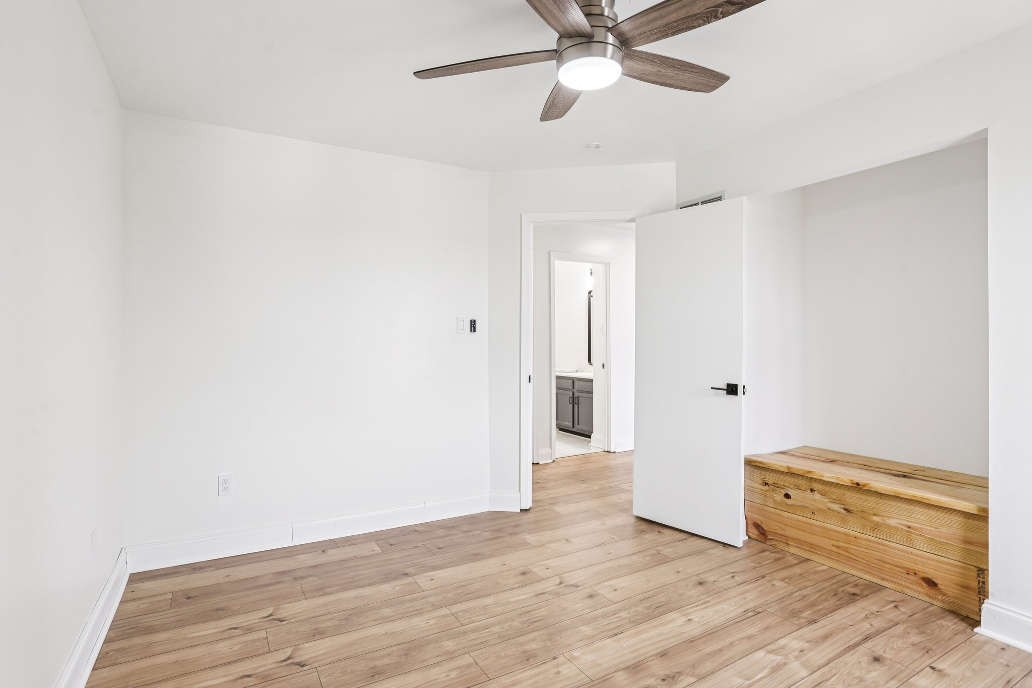 Hunters Crest Dr-S2403-021.jpg