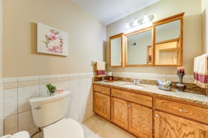 16 Bathroom Main Floor