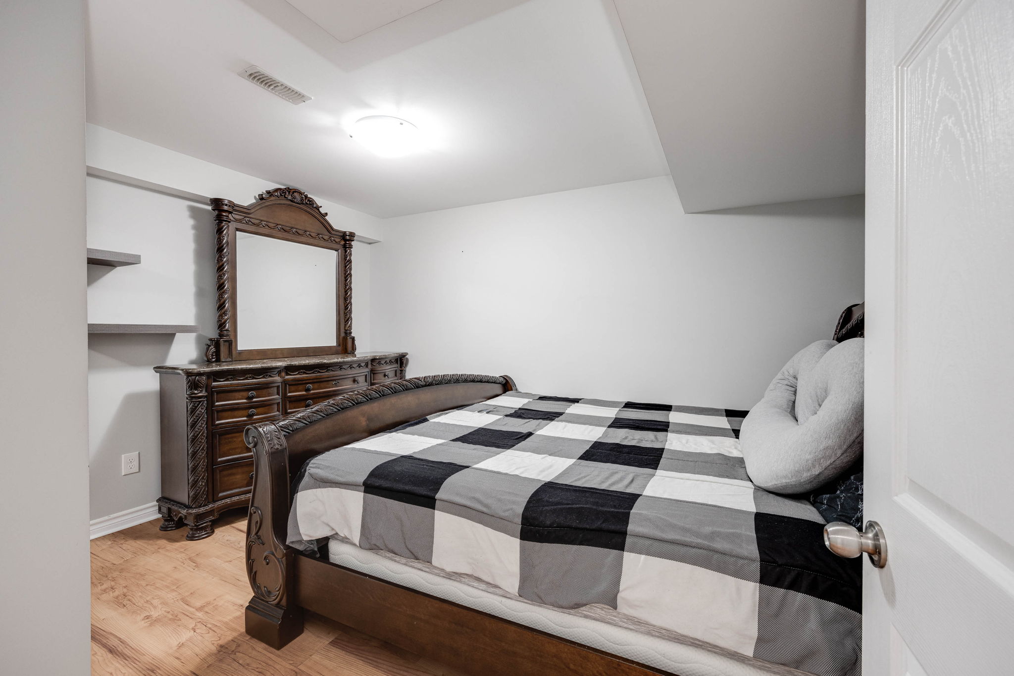 Newmarket property showcase — delivered property photograph 45