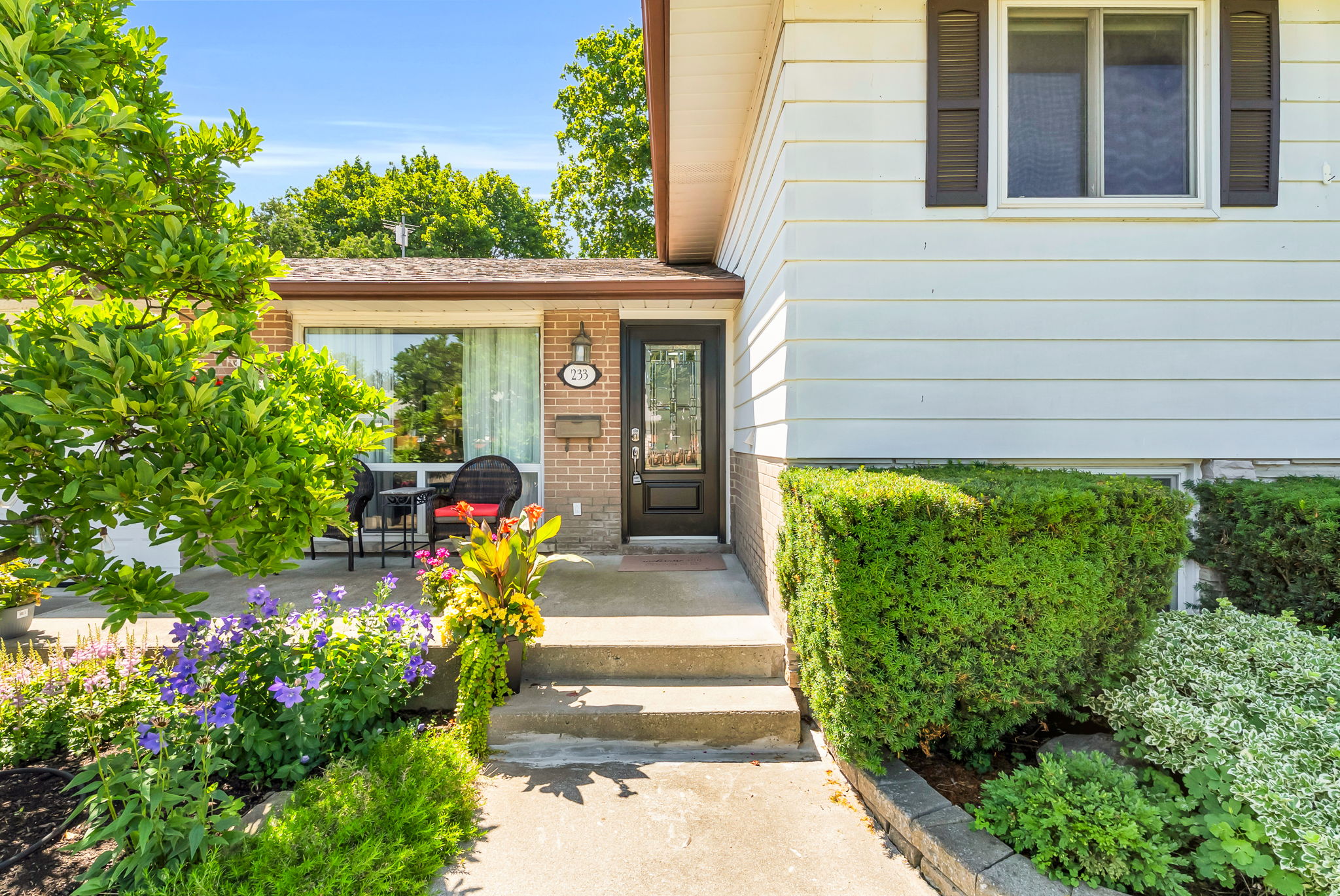 Front Porch/Entrance