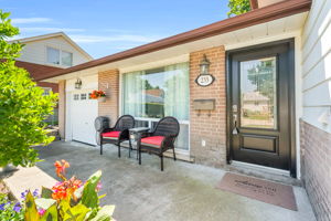 Front Porch/Entrance
