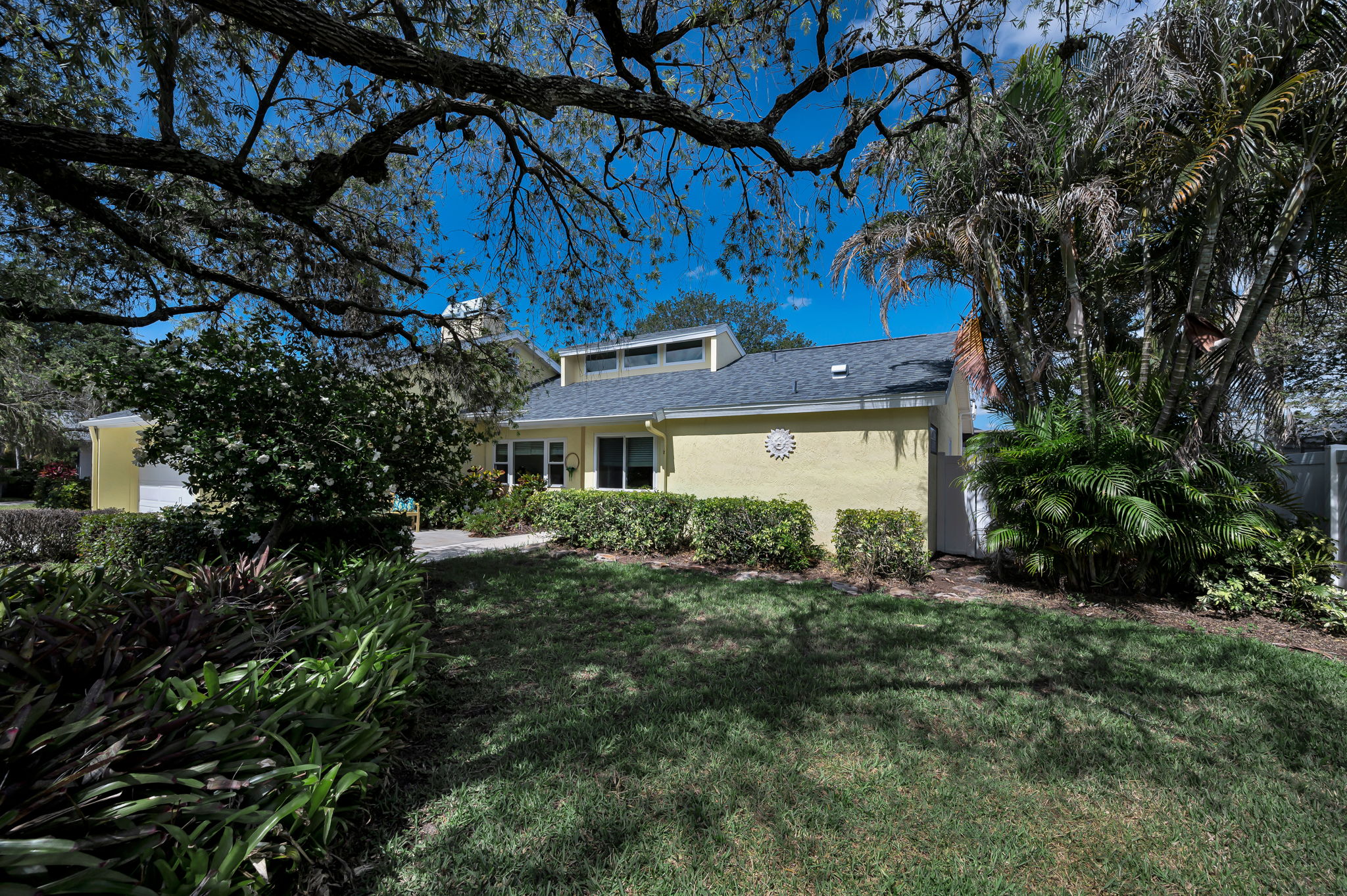 Front Exterior7