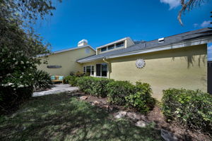 Front Exterior4