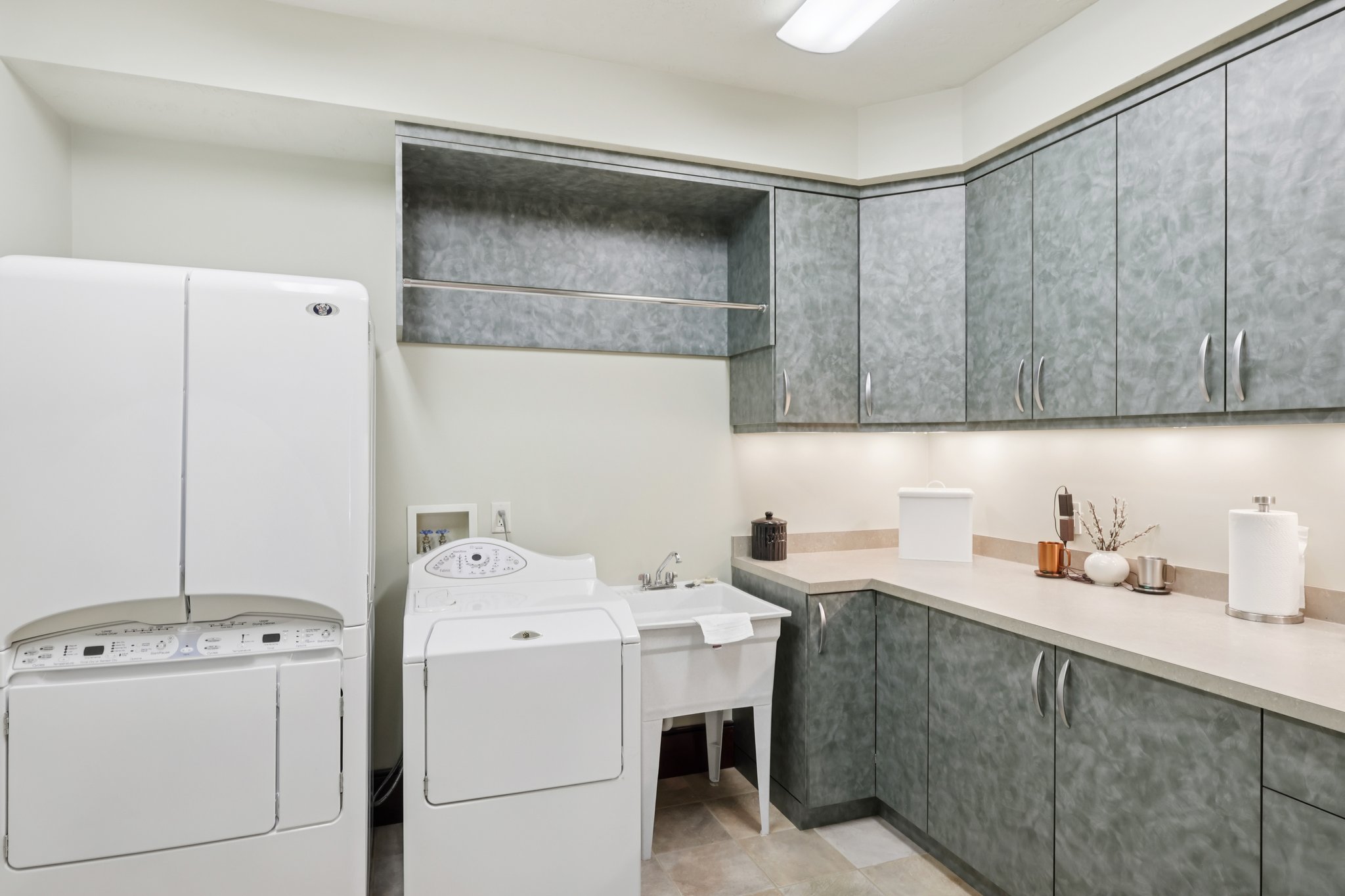 S Ridge Dr-S1209-039.jpg