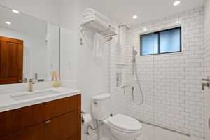 44 - ocean-view-studio-bathroom