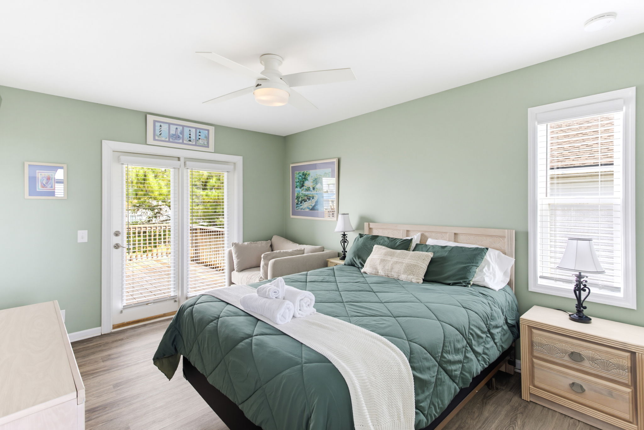 2330 W Beach Dr-19