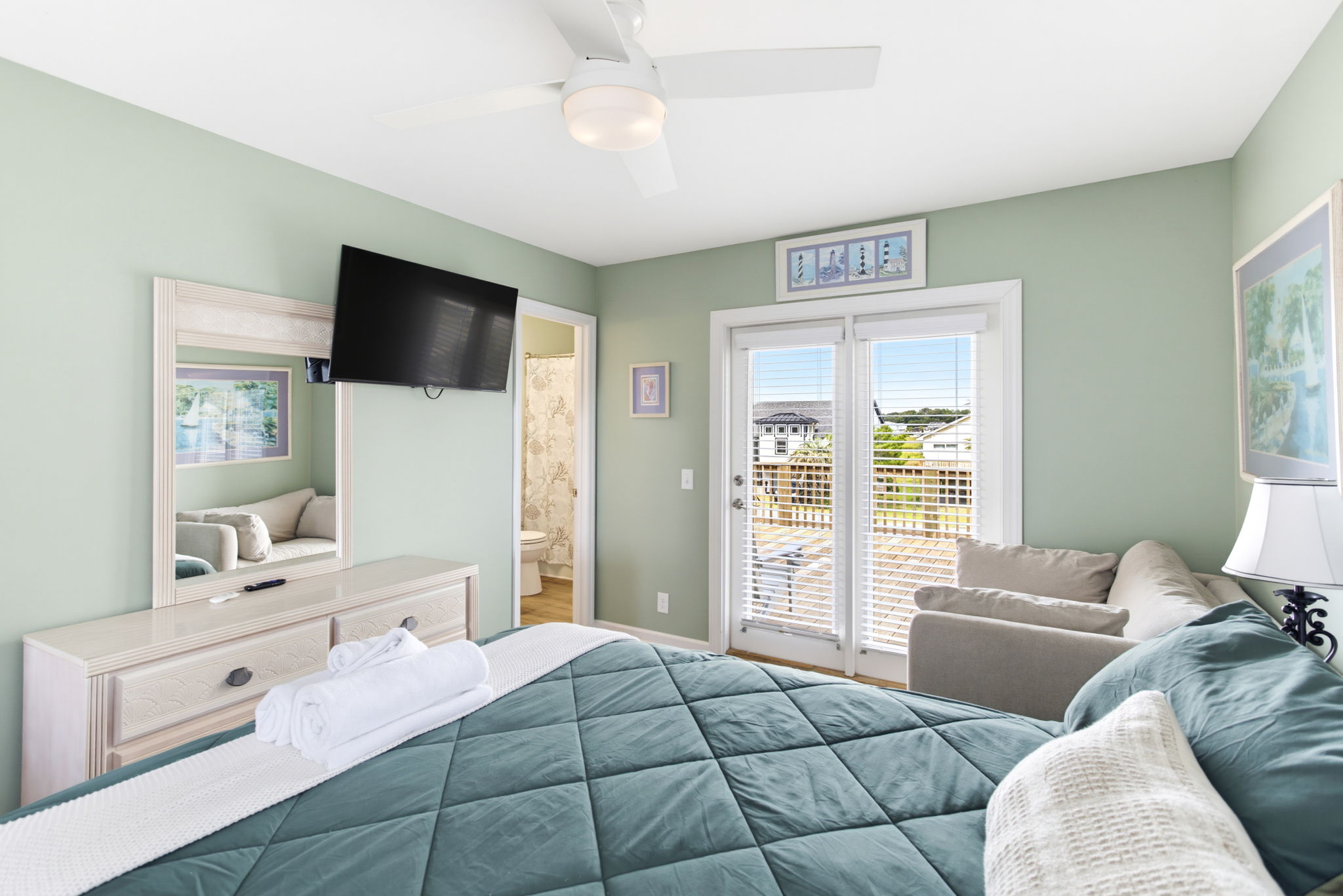 2330 W Beach Dr-20