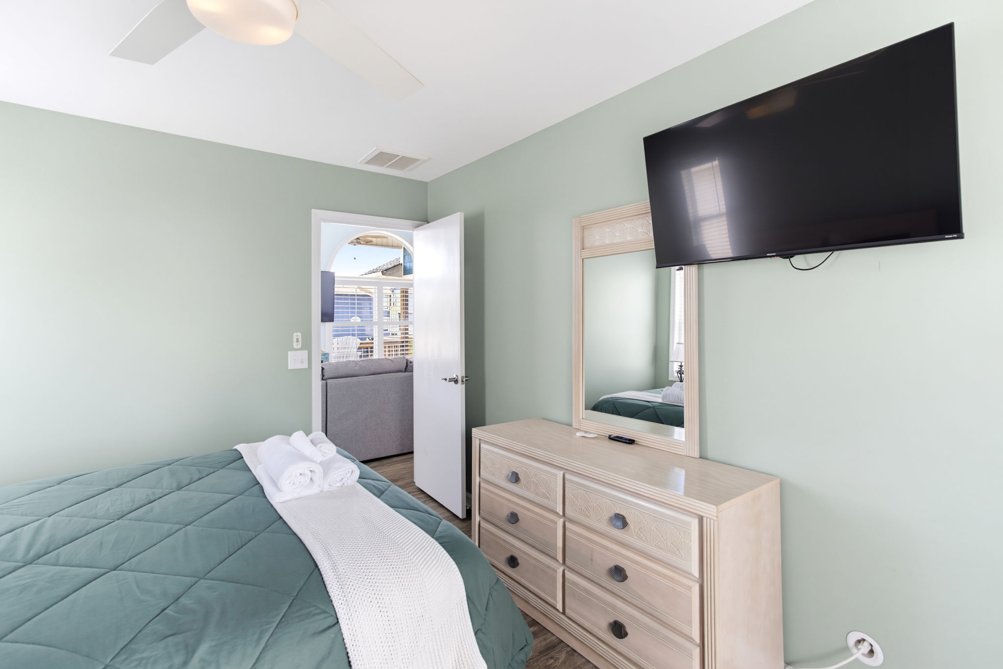 2330 W Beach Dr-21