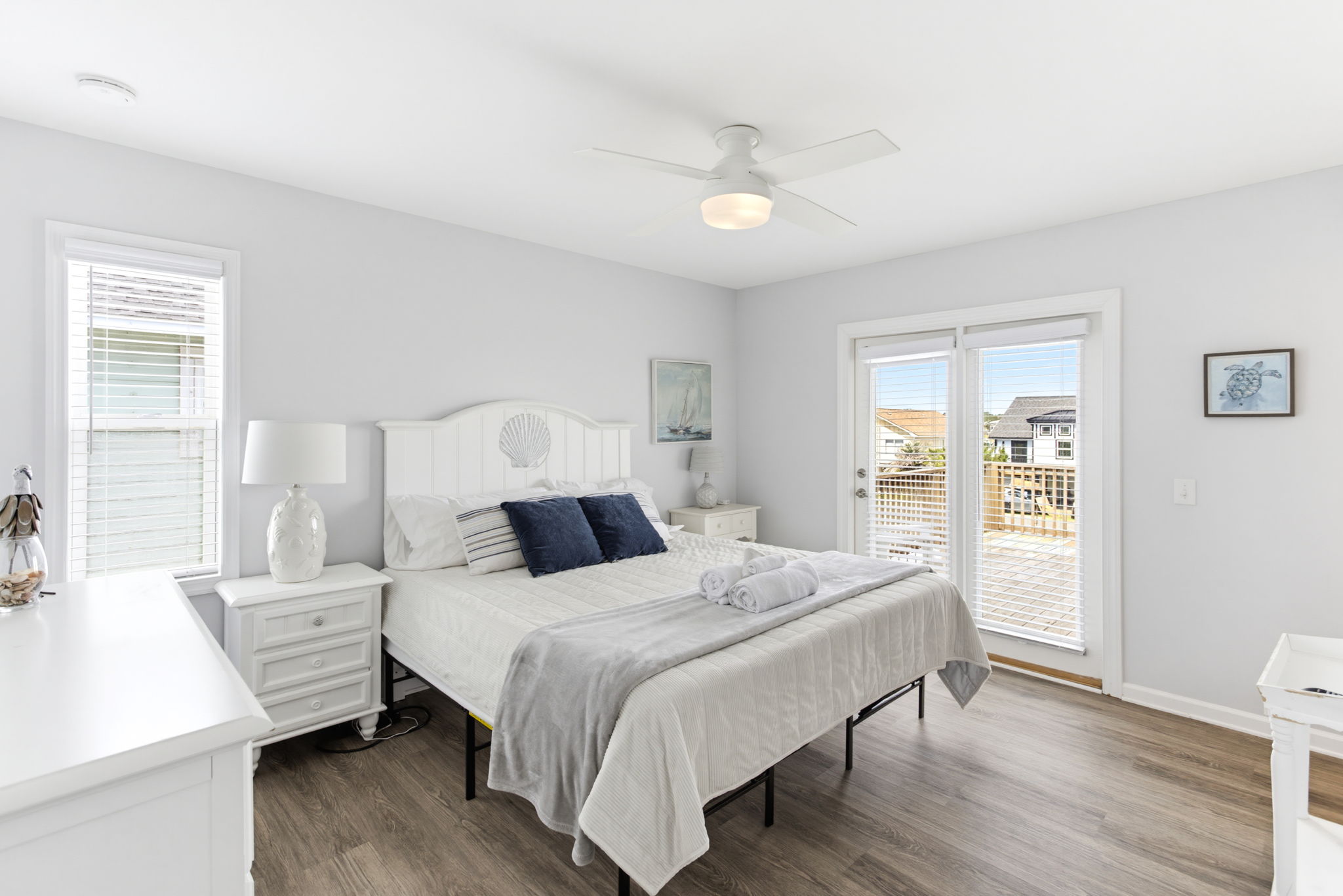 2330 W Beach Dr-23