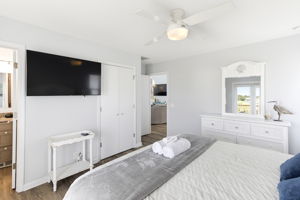 2330 W Beach Dr-24