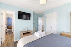 2330 W Beach Dr-31