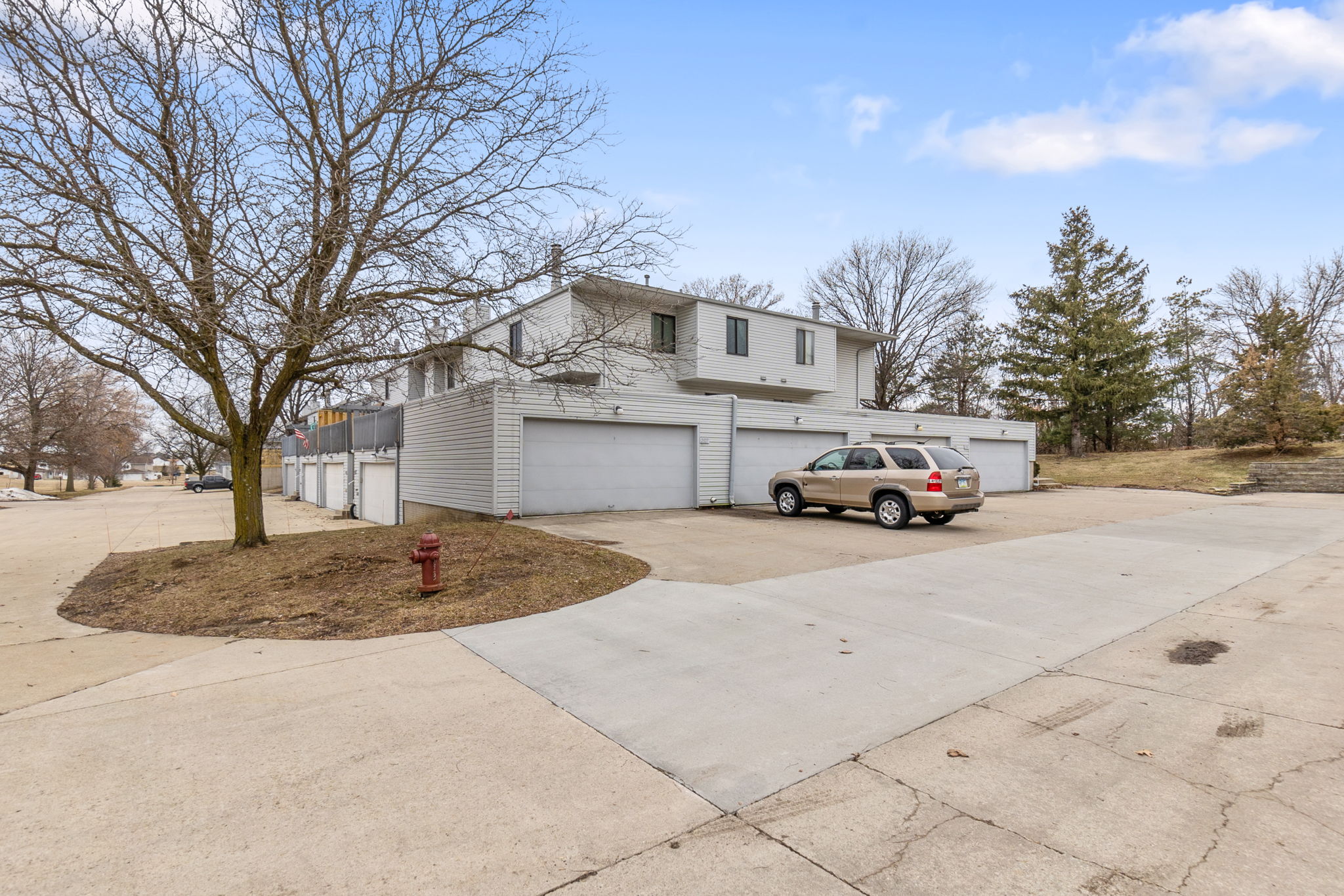 2331 Sky Line Dr, Waterloo, IA 50701 Cicada Media Inc