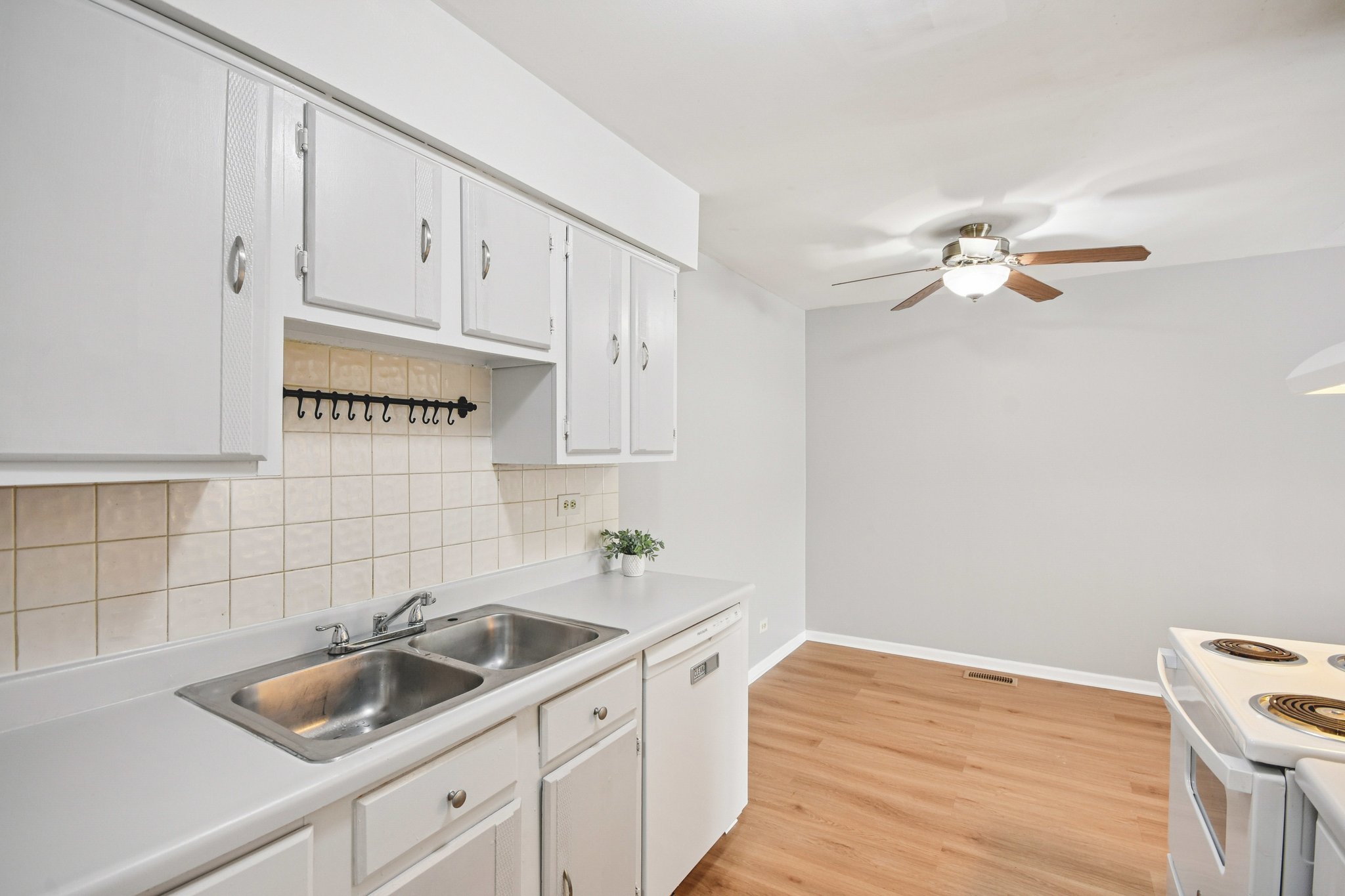 Oxhill Ct-S0302-015.jpg