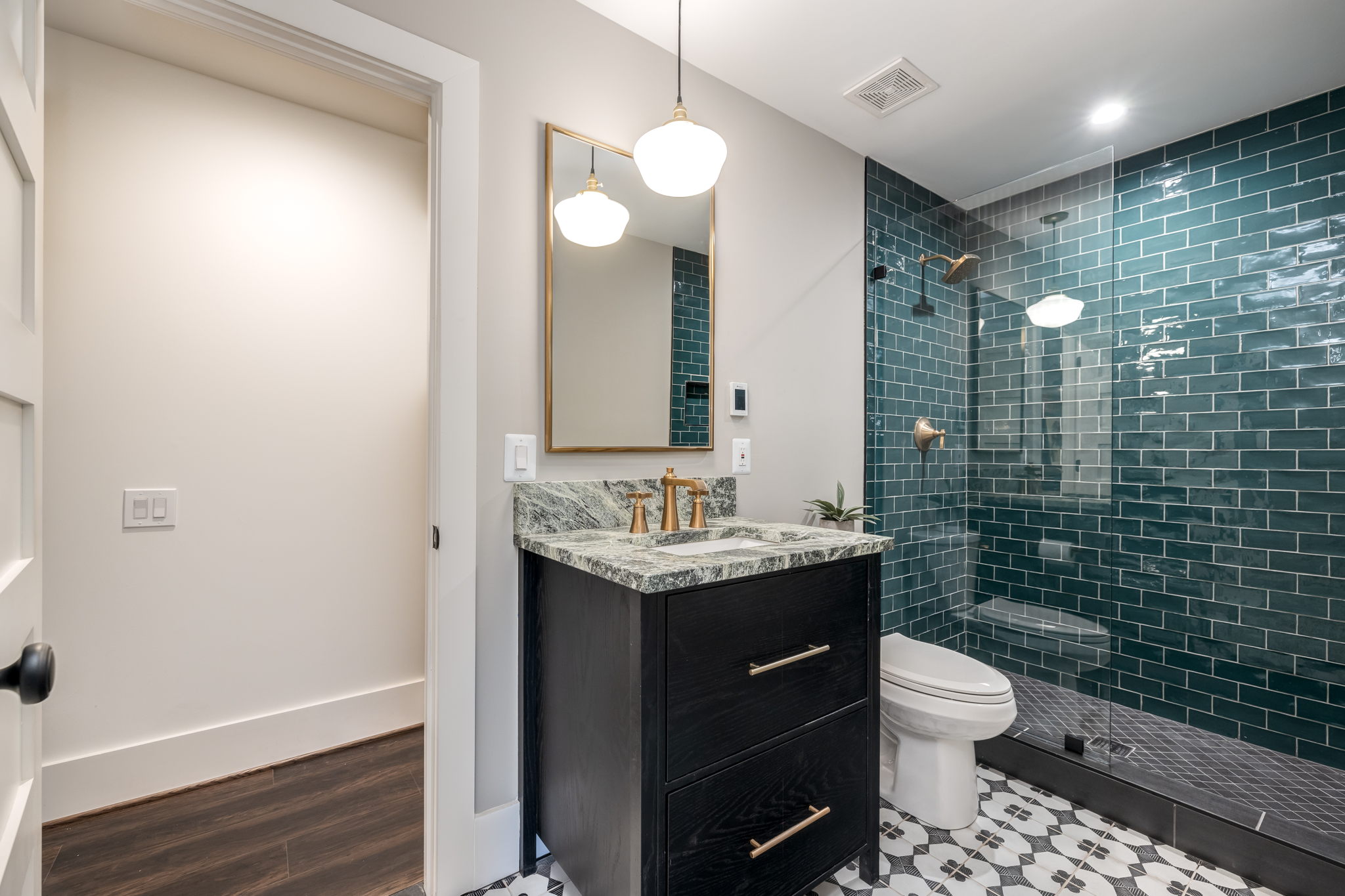 00123_M1A2397_398_399_400_2333 Trott Ave, Vienna, VA 22181 Rebecca Rushforth
