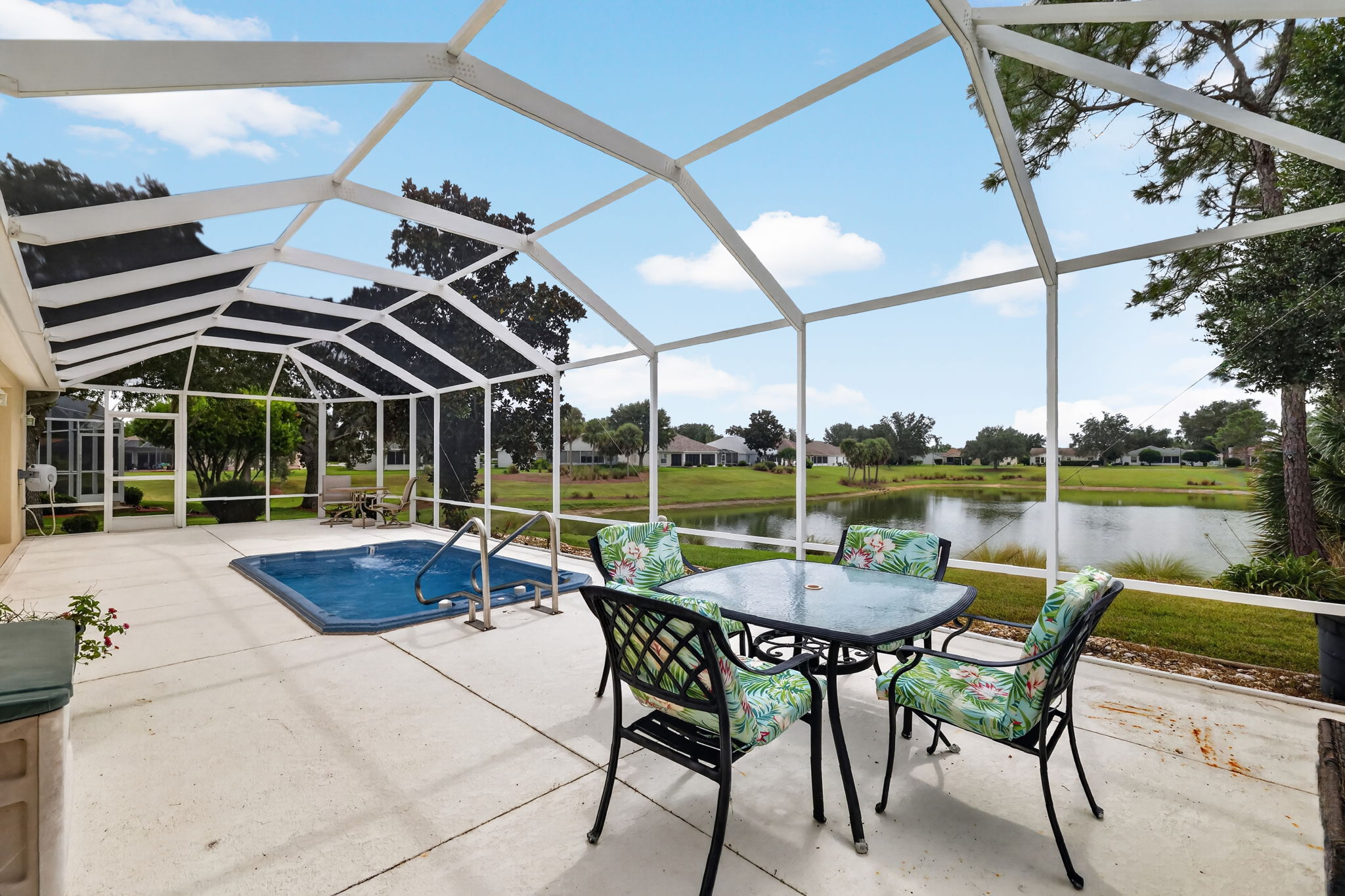 Expansive 756sf Birdcage with Swim Spa and Incredible water Views!Expansive 756sf Birdcage with Swim Spa and Incredible Water Views!