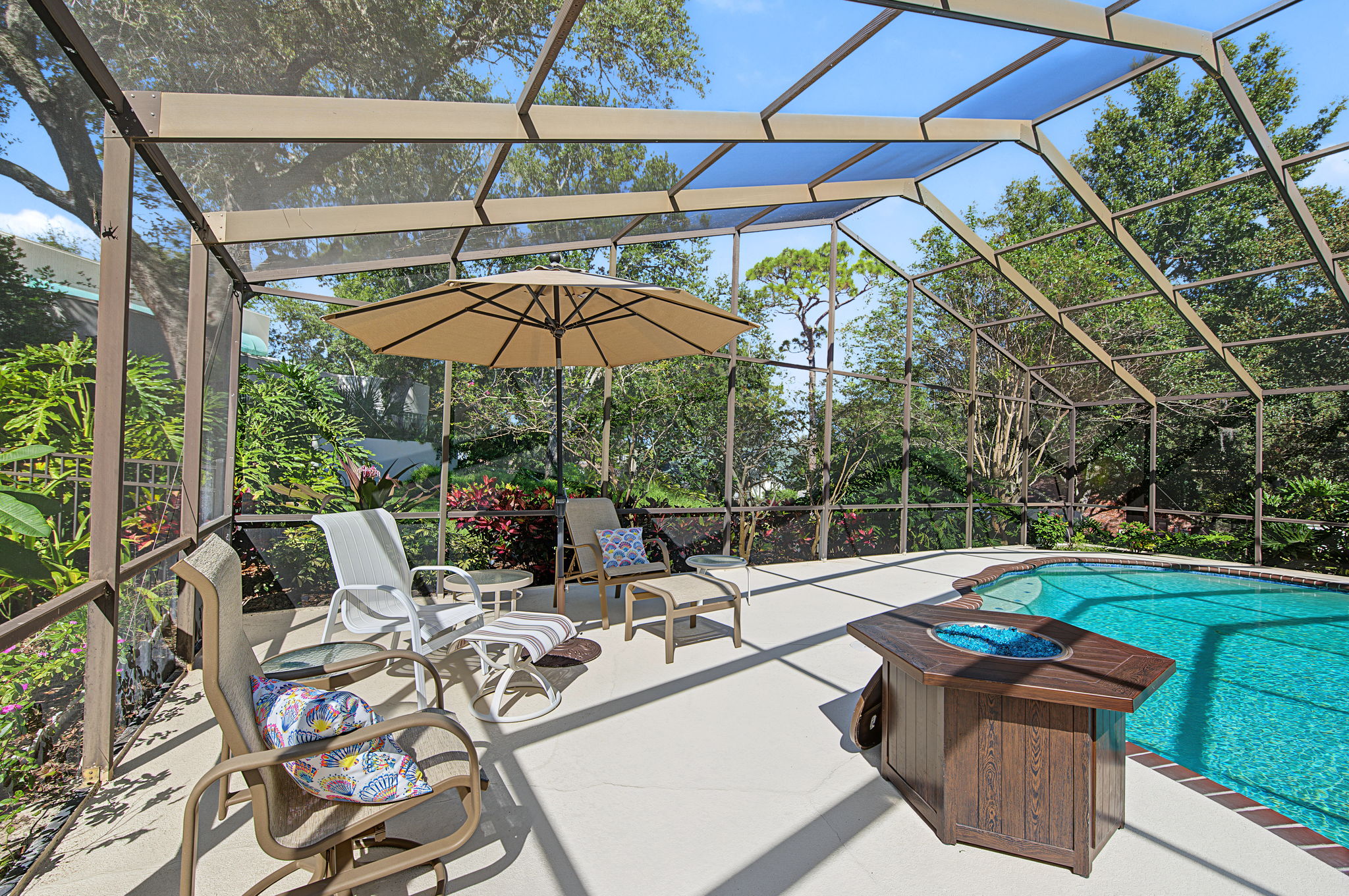 Patio and Pool2