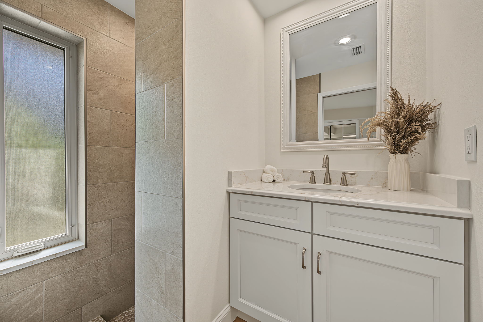 Primary Bathroom1b