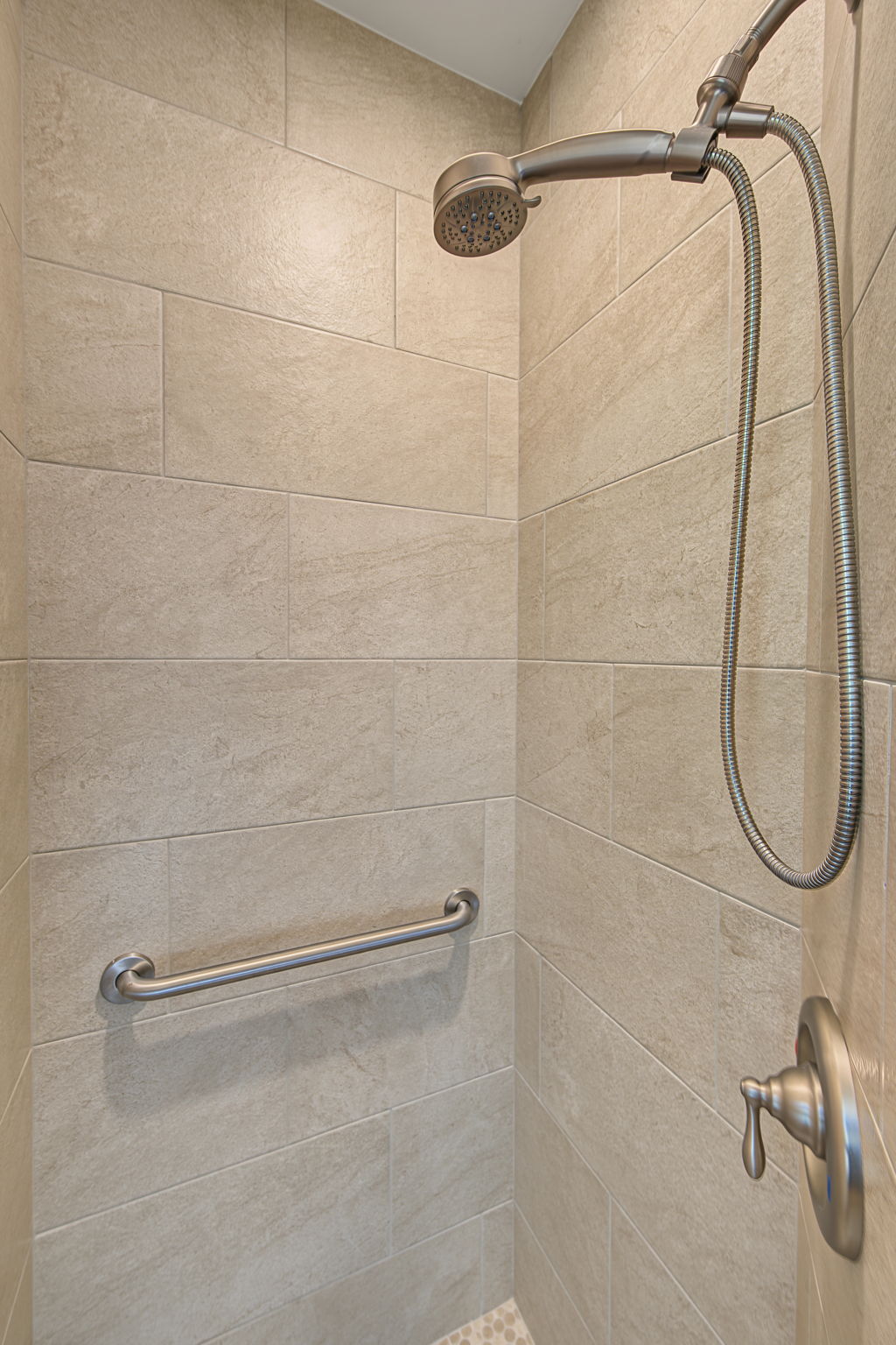 Primary Bathroom1c