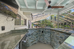 Lanai and Bar4