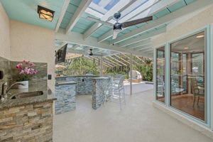 Lanai and Bar5