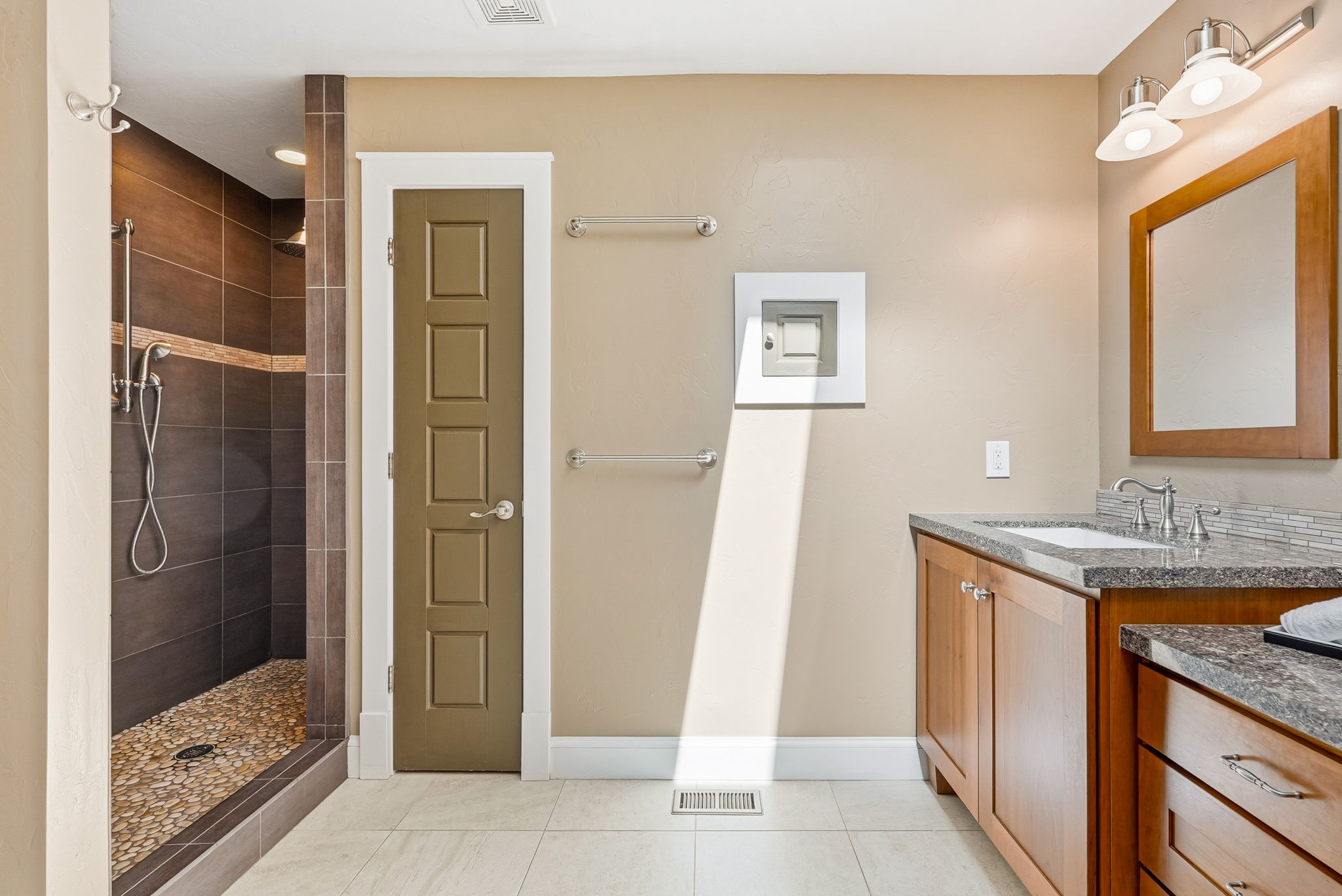  Photo 54