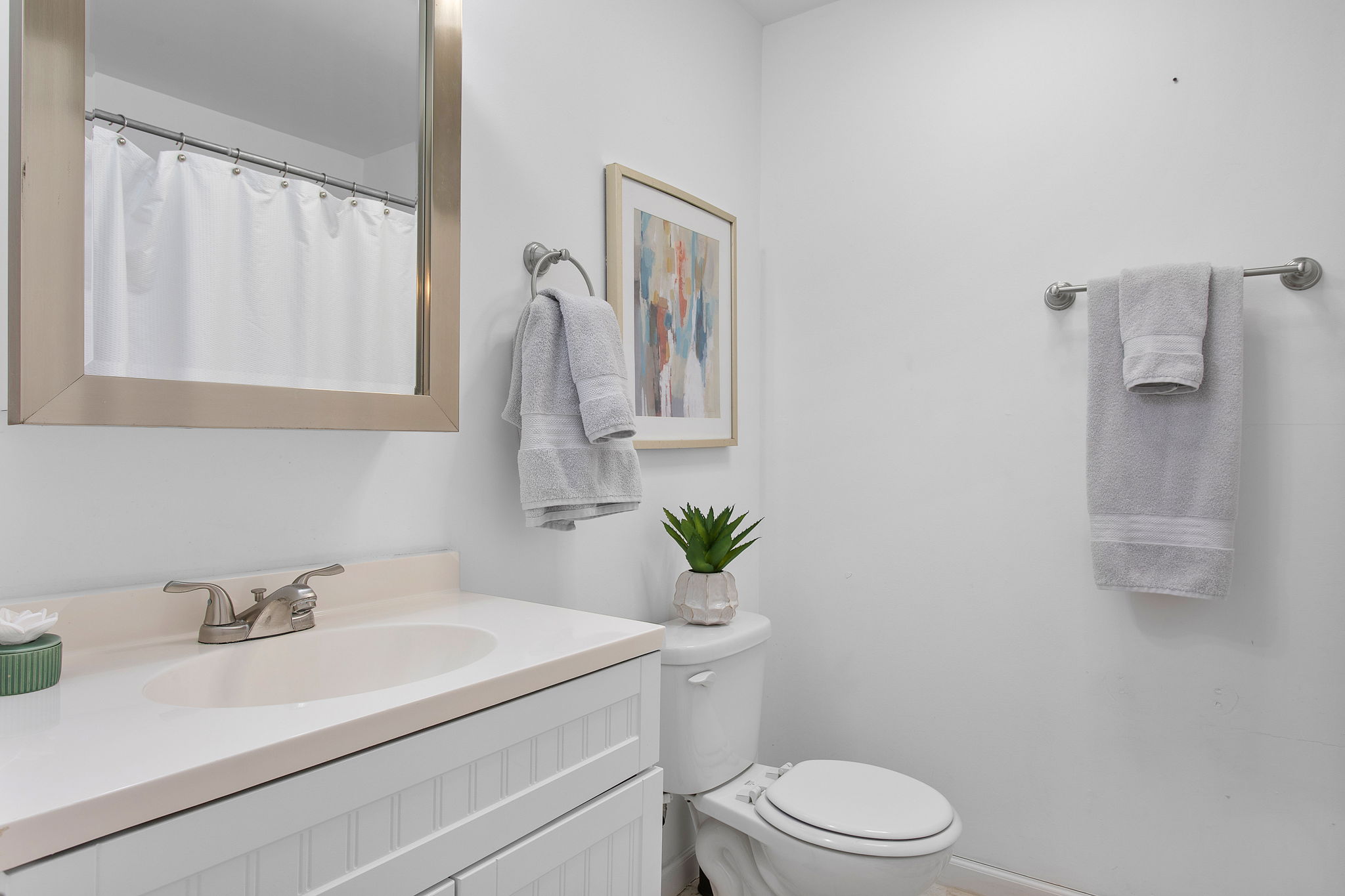 28-Hall Bath
