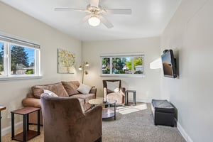 NE 12th St-S1610-023.jpg