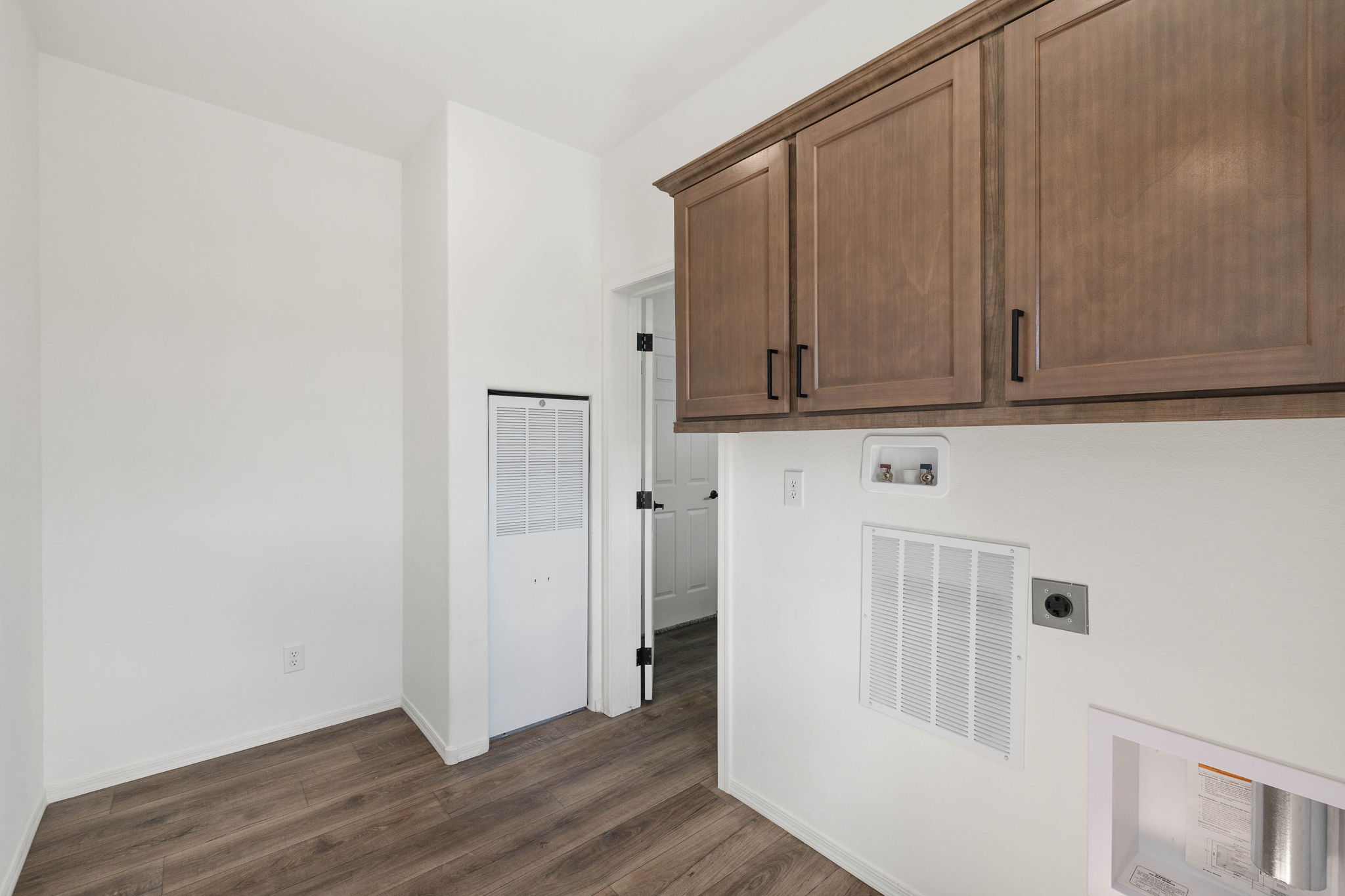 Laundry Room (2)