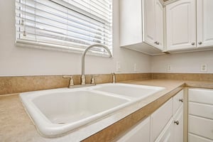 Sebring St-S0808-019.jpg