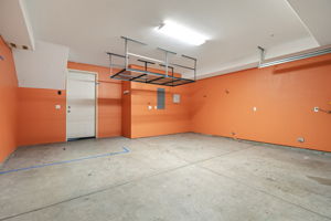 28 - Garage