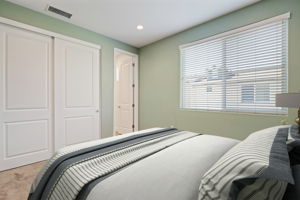 05 - Bedroom 2 (virtual staging)