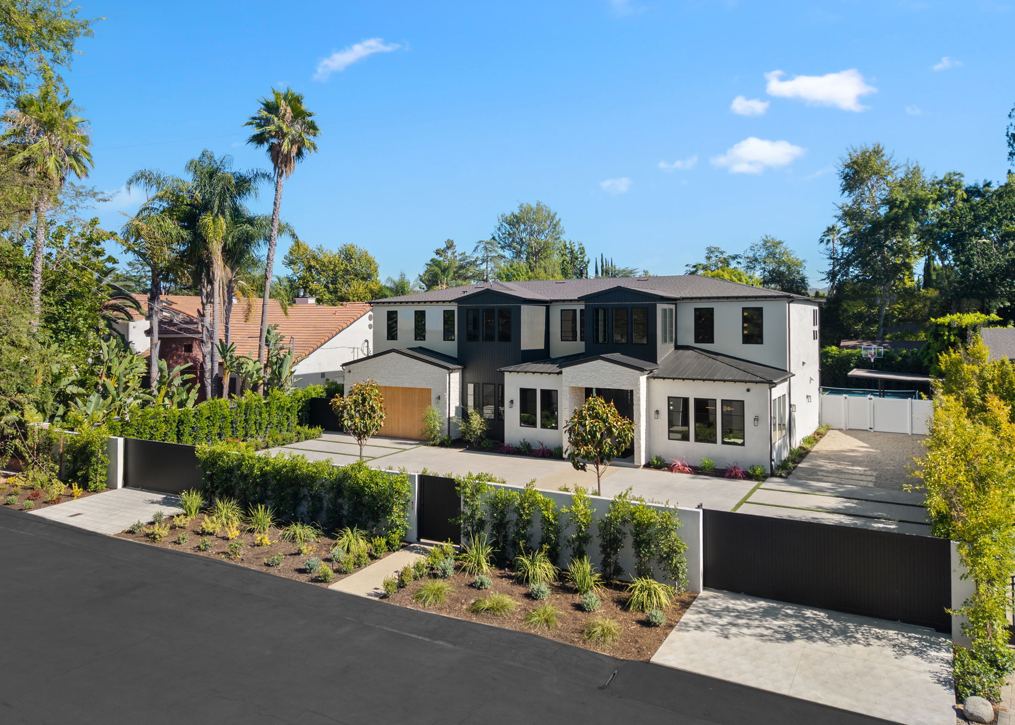 23416 Califa Street-1