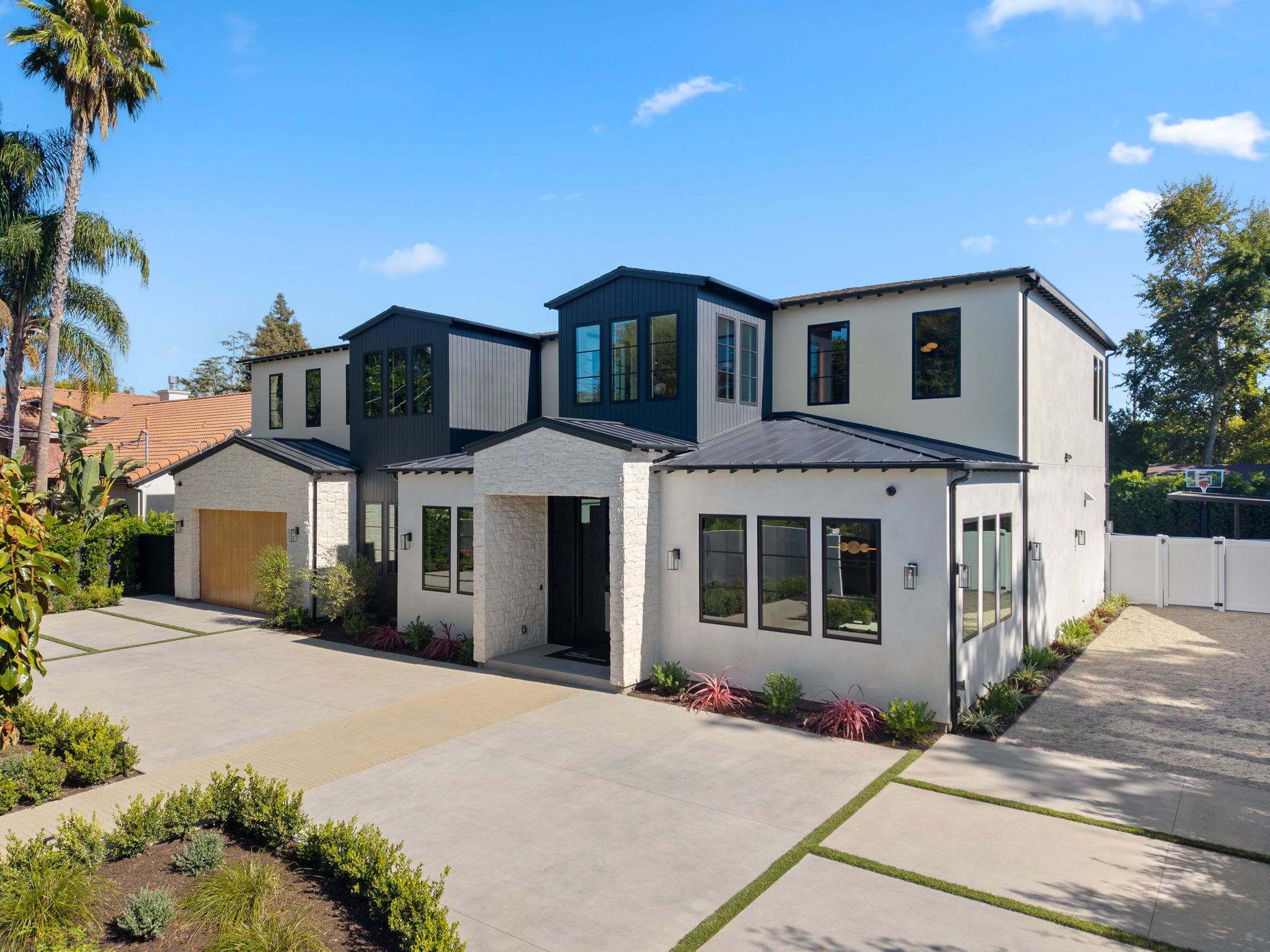 23416 Califa Street-7
