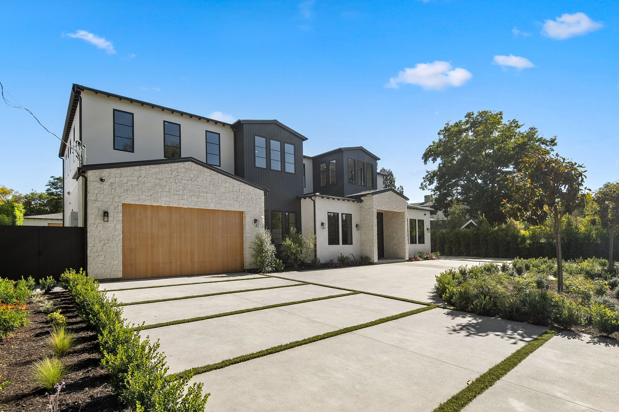 23416 Califa Street-19